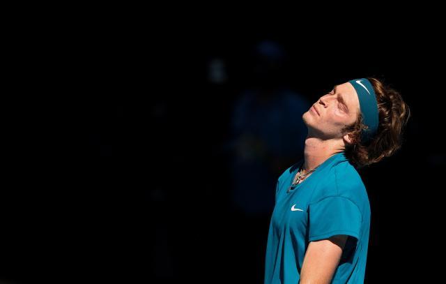 开云-纳达尔卢布列夫相继中招 澳网恐现大规模退赛潮？